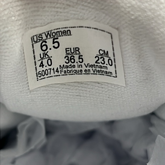 SOLD IN STORE Vans Old Skool Classic Tumble Sneakers in Triple White Size 6.5 - Picture 6 of 9